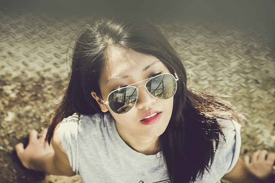 Woman-sunglasses-1050x700